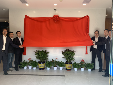 智能营业厅建设取得突破希望，，南网第一无人自助营业厅揭牌